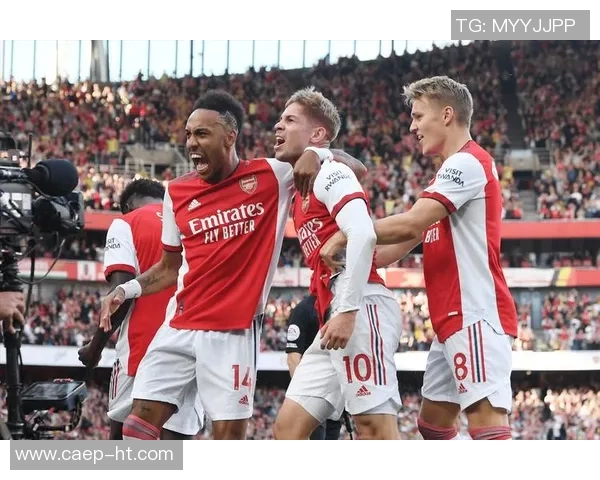 足总杯激战阿森纳与曼城握手言和逆转瞬间引发全场热烈反响